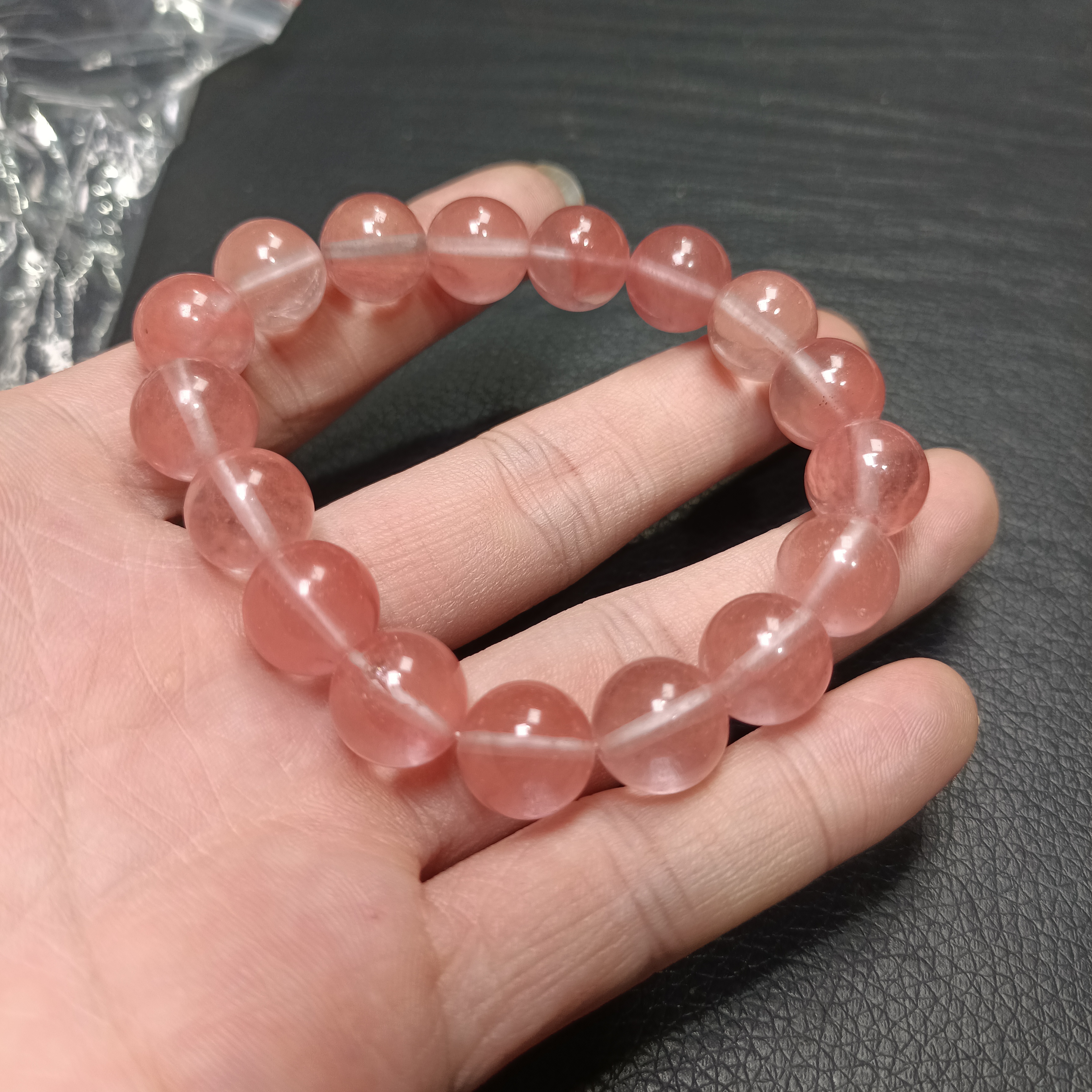 B  704  12 红兔毛手牌