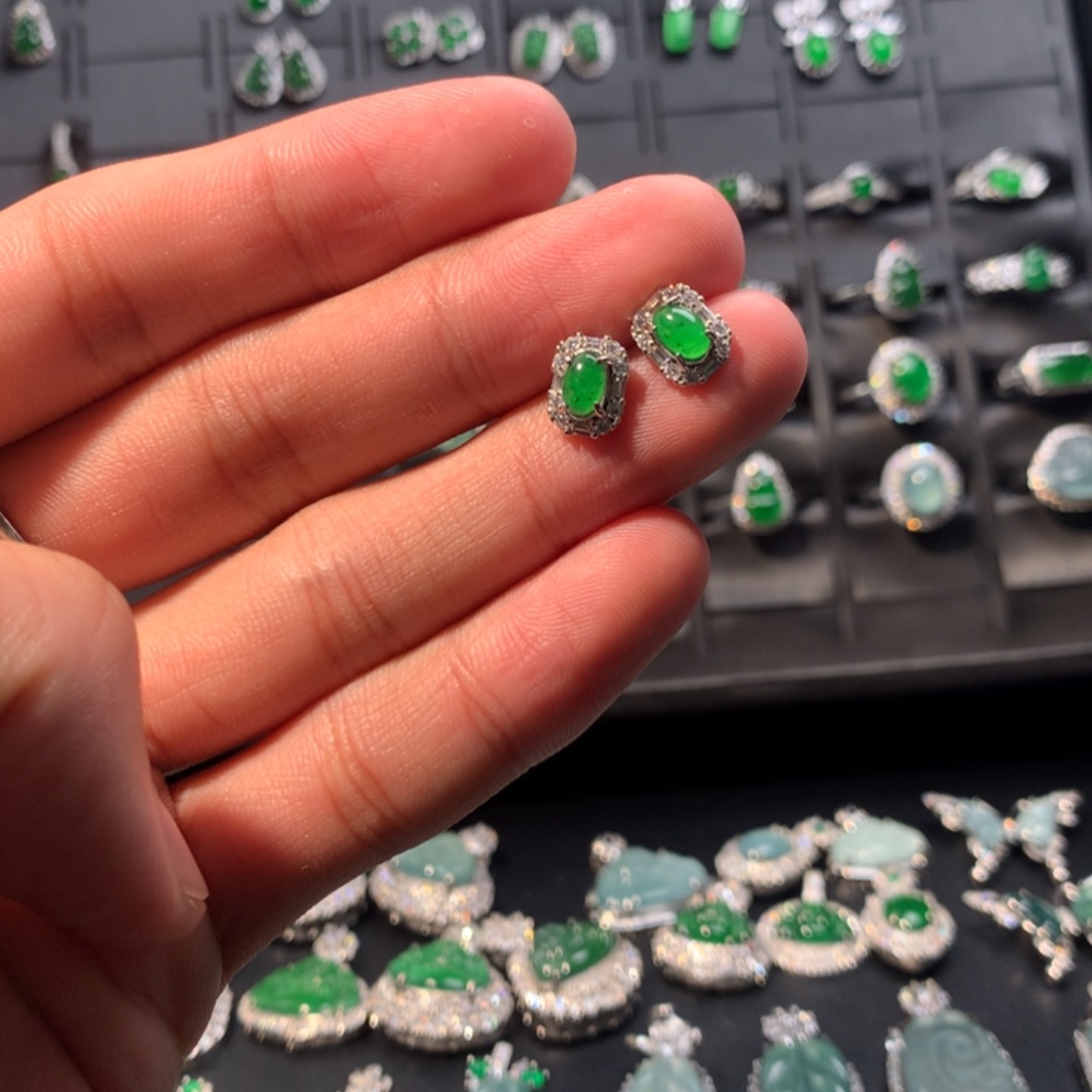 翡翠未镶嵌耳钉耳钉