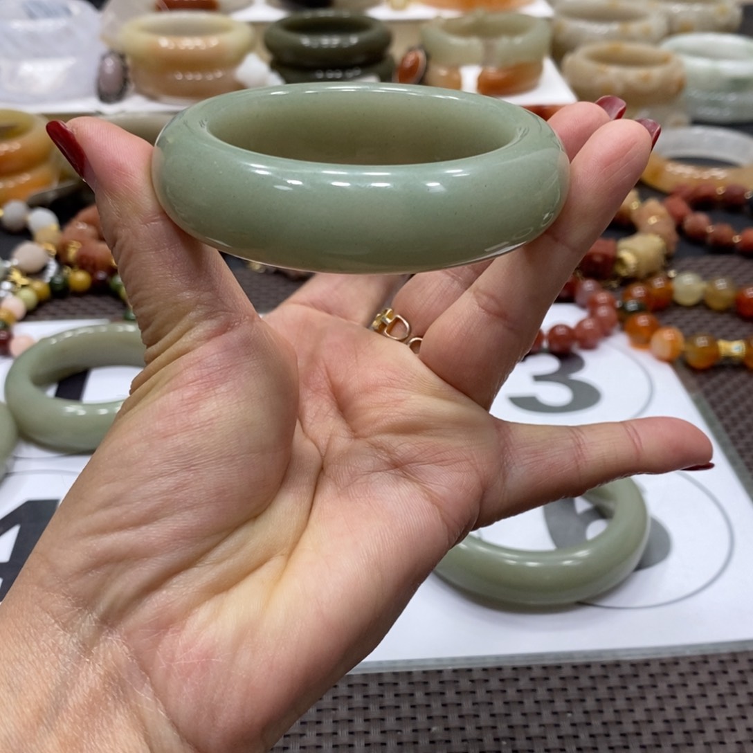 石英质玉手镯未镶嵌浅****