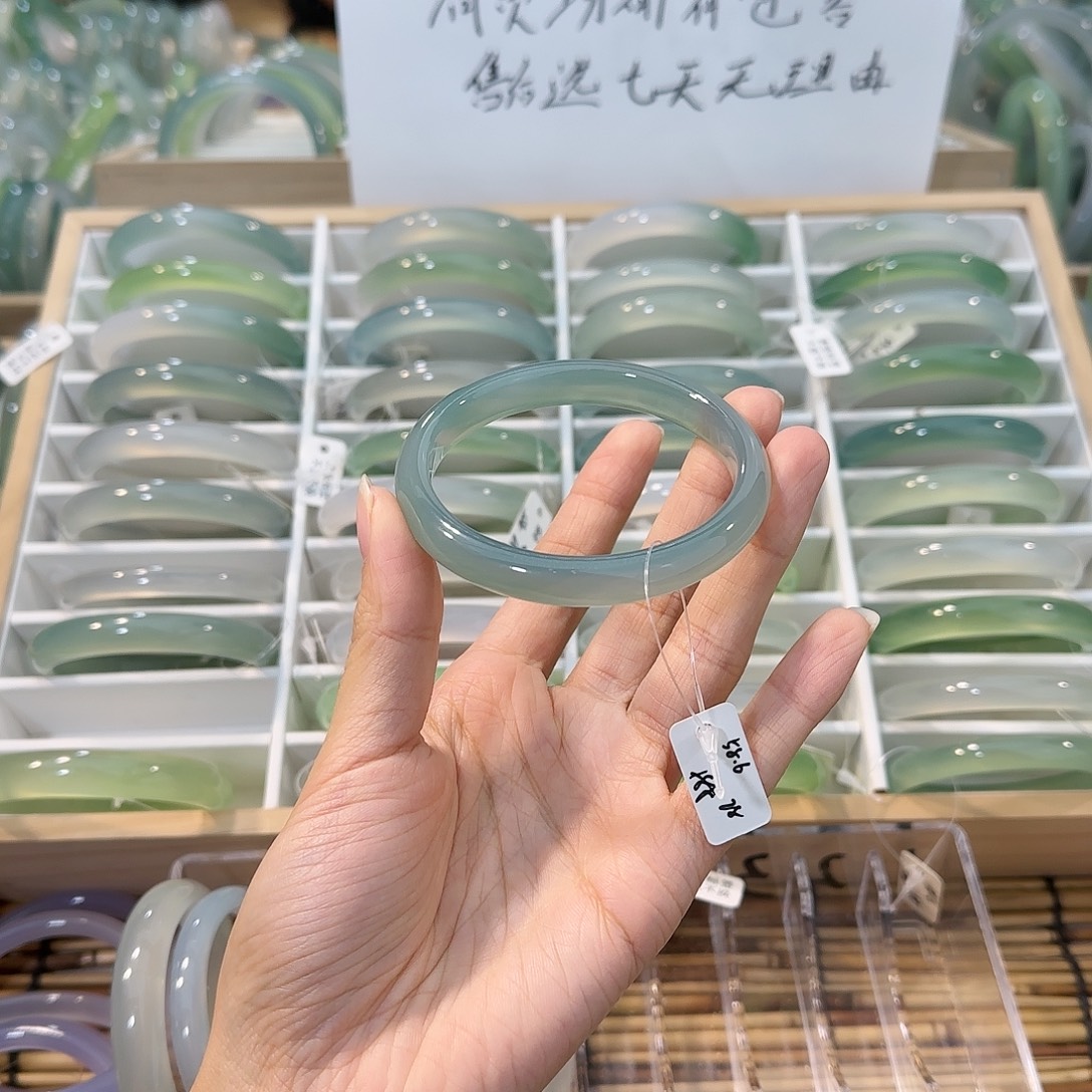 玛瑙/玉髓未镶嵌手镯圈口58.6