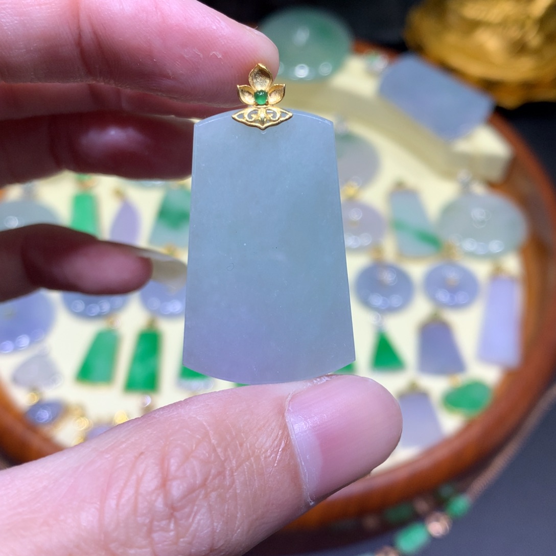 翡翠吊坠(不含链)18K金镶嵌