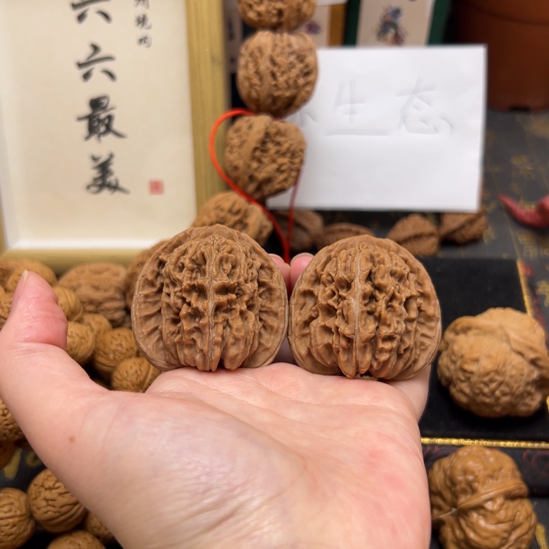 L***.文玩核桃把件45四座楼全品