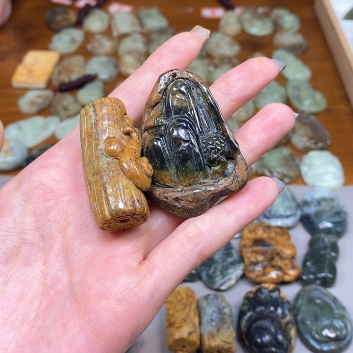 岫岩河磨玉（透闪石质玉）颈饰未镶嵌飞**主