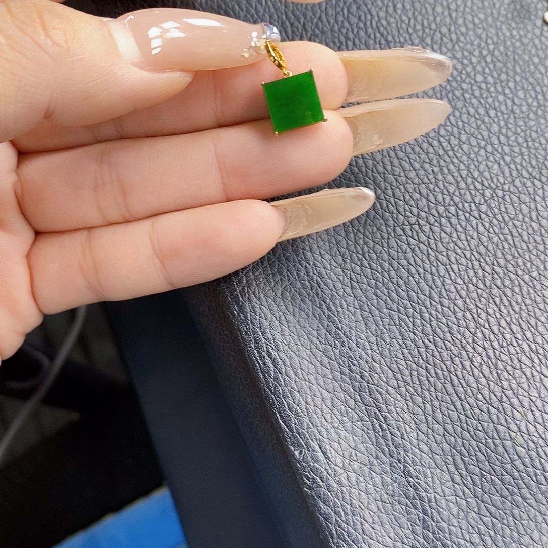 颈饰18K金镶嵌翡翠翡翠