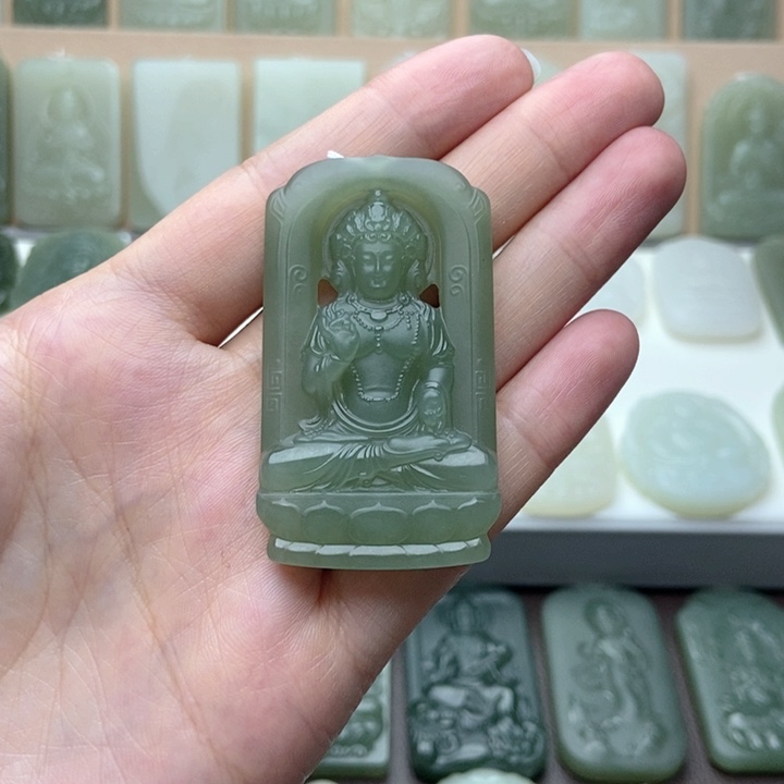 和田玉未镶嵌颈饰辉