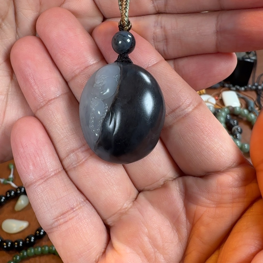 穆***杭和田玉未镶嵌颈饰