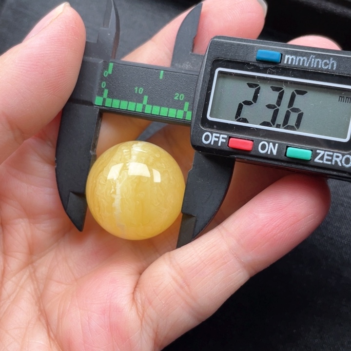 蜜蜡裸石未镶嵌大****掌蜜蜡珠子