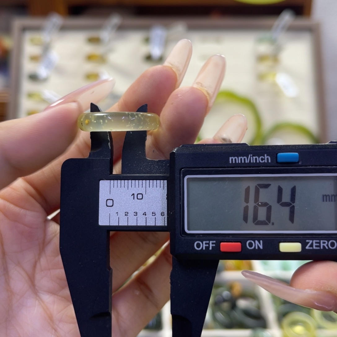 蛇纹石玉未镶嵌手镯104