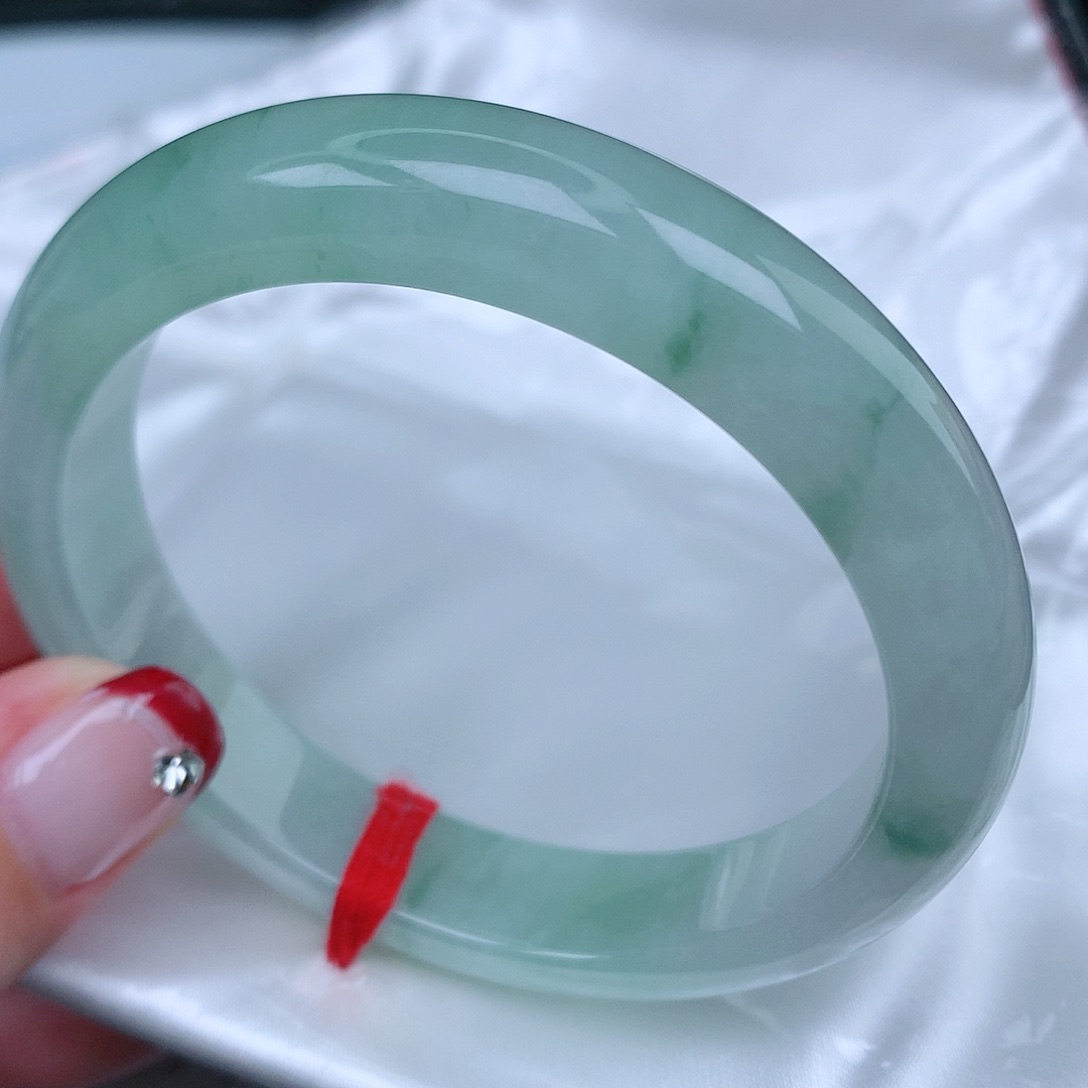 翡翠手镯未镶嵌天然