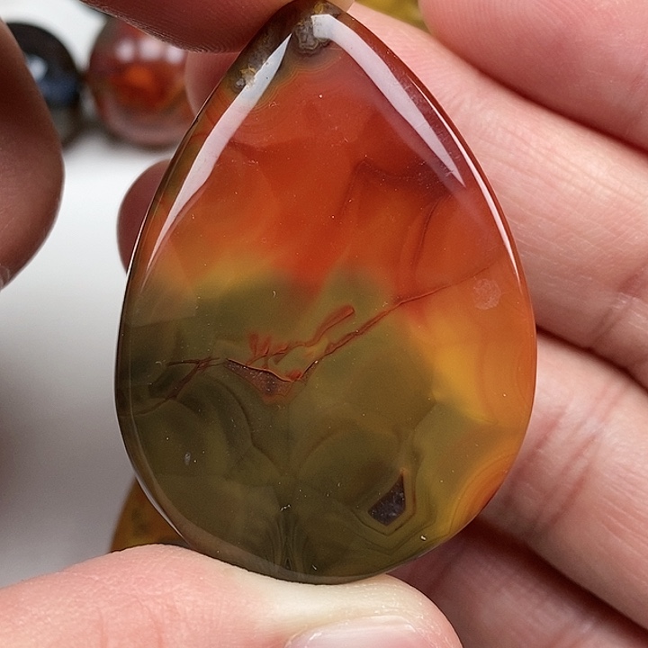 玛瑙/玉髓吊坠未镶嵌看****?