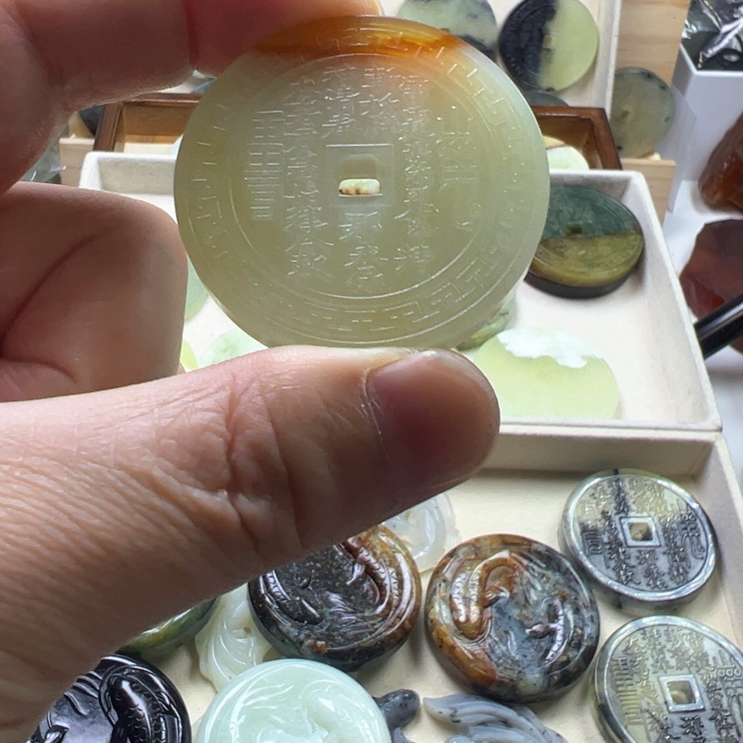 星***空蛇纹石玉合金颈饰