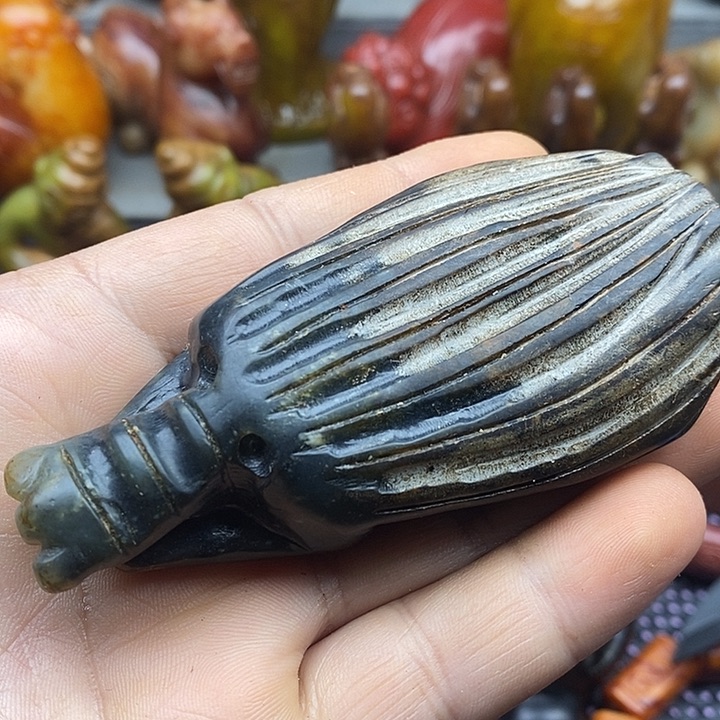 未镶嵌蛇纹石玉颈饰