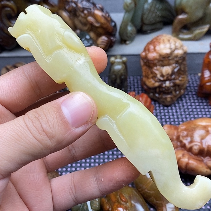未镶嵌蛇纹石玉颈饰
