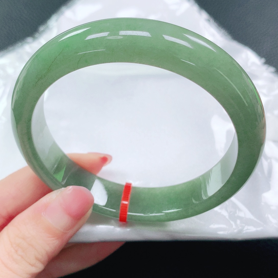翡翠手镯未镶嵌59圈