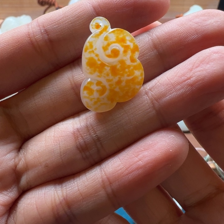 和田玉未镶嵌颈饰如意