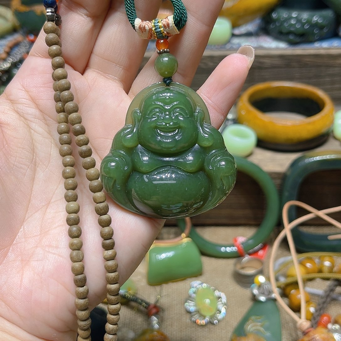 轻***月和田玉未镶嵌颈饰