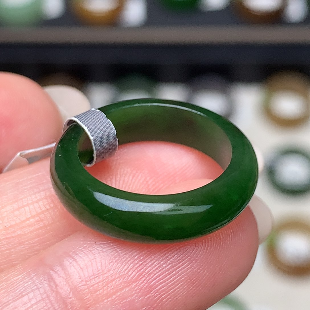 未镶嵌戒指和田玉