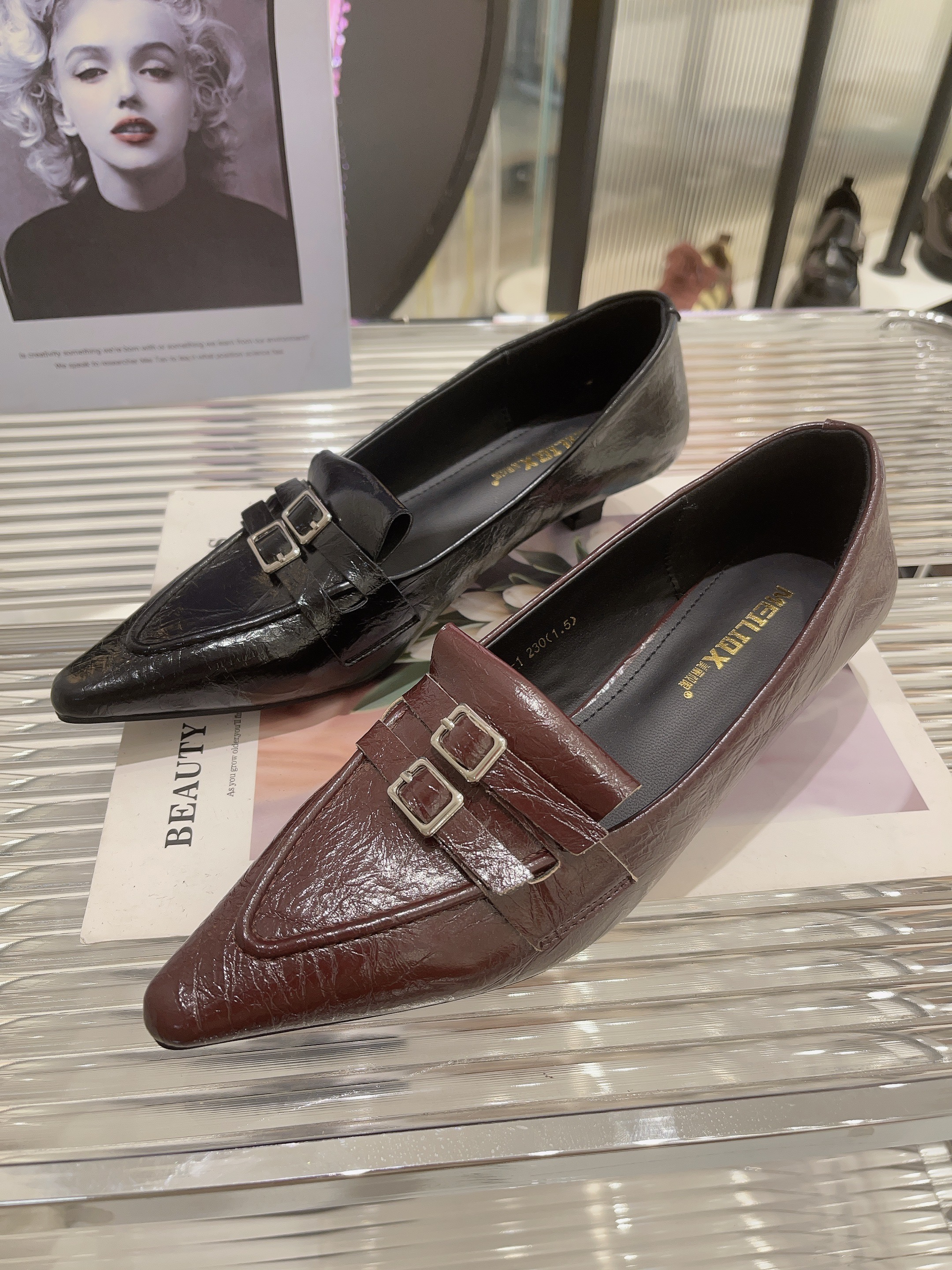 春季细跟尖头单鞋低跟女鞋百搭方头粗跟