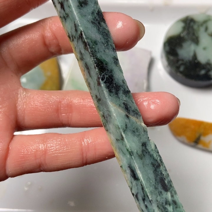 翡翠颈饰未镶嵌天然翡翠