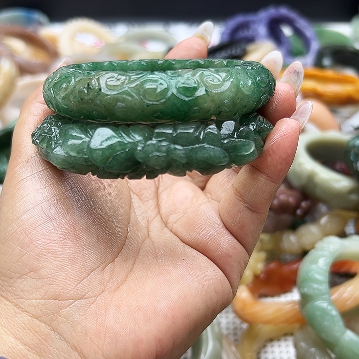 未镶嵌手镯石英岩玉雨**萍