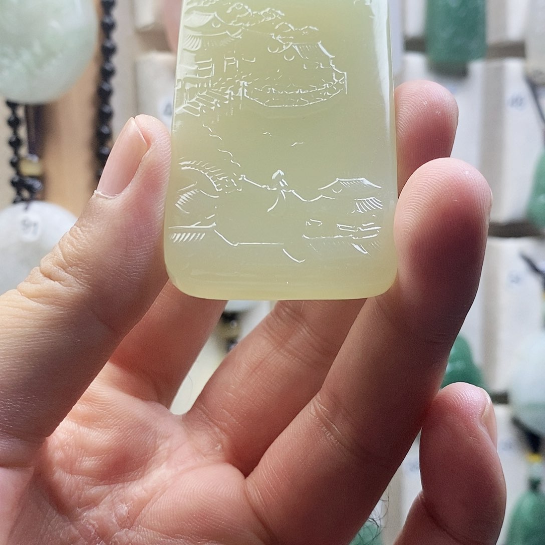 颈饰未镶嵌石英质玉