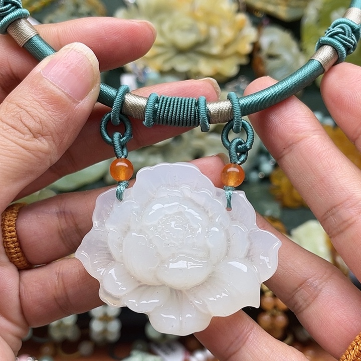 蛇纹石玉吊坠未镶嵌