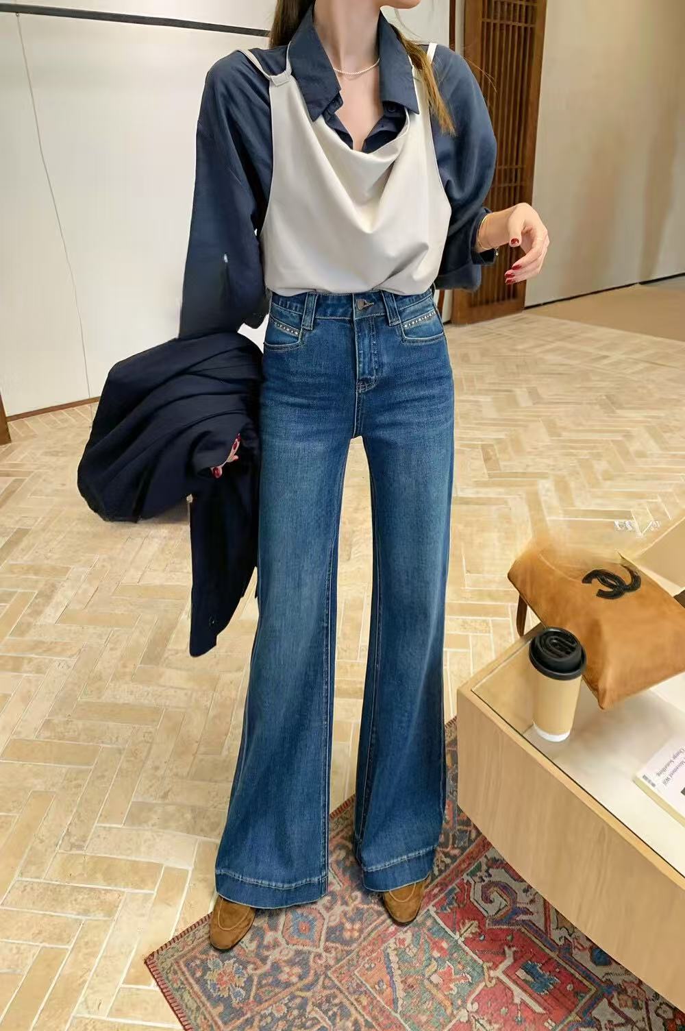 软面料不贴腿微辣牛仔裤女2025秋季新款高腰显瘦垂感阔腿喇叭裤
