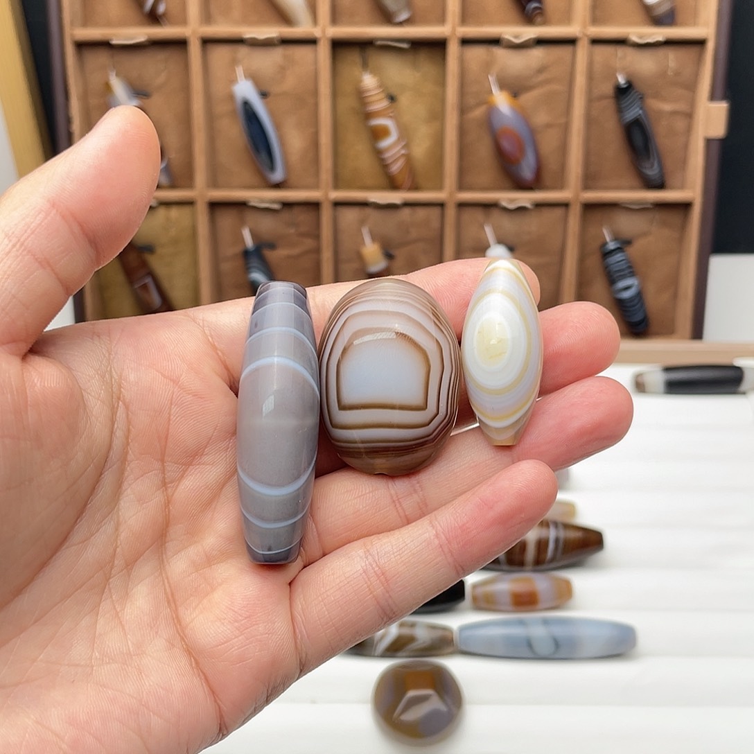 玛瑙/玉髓颈饰合金倾**下