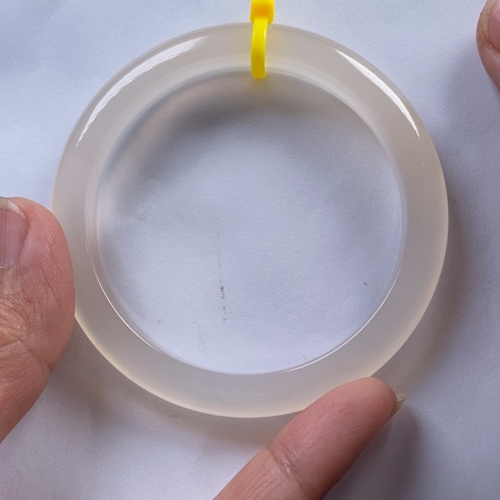 玛瑙/玉髓手镯未镶嵌菲*