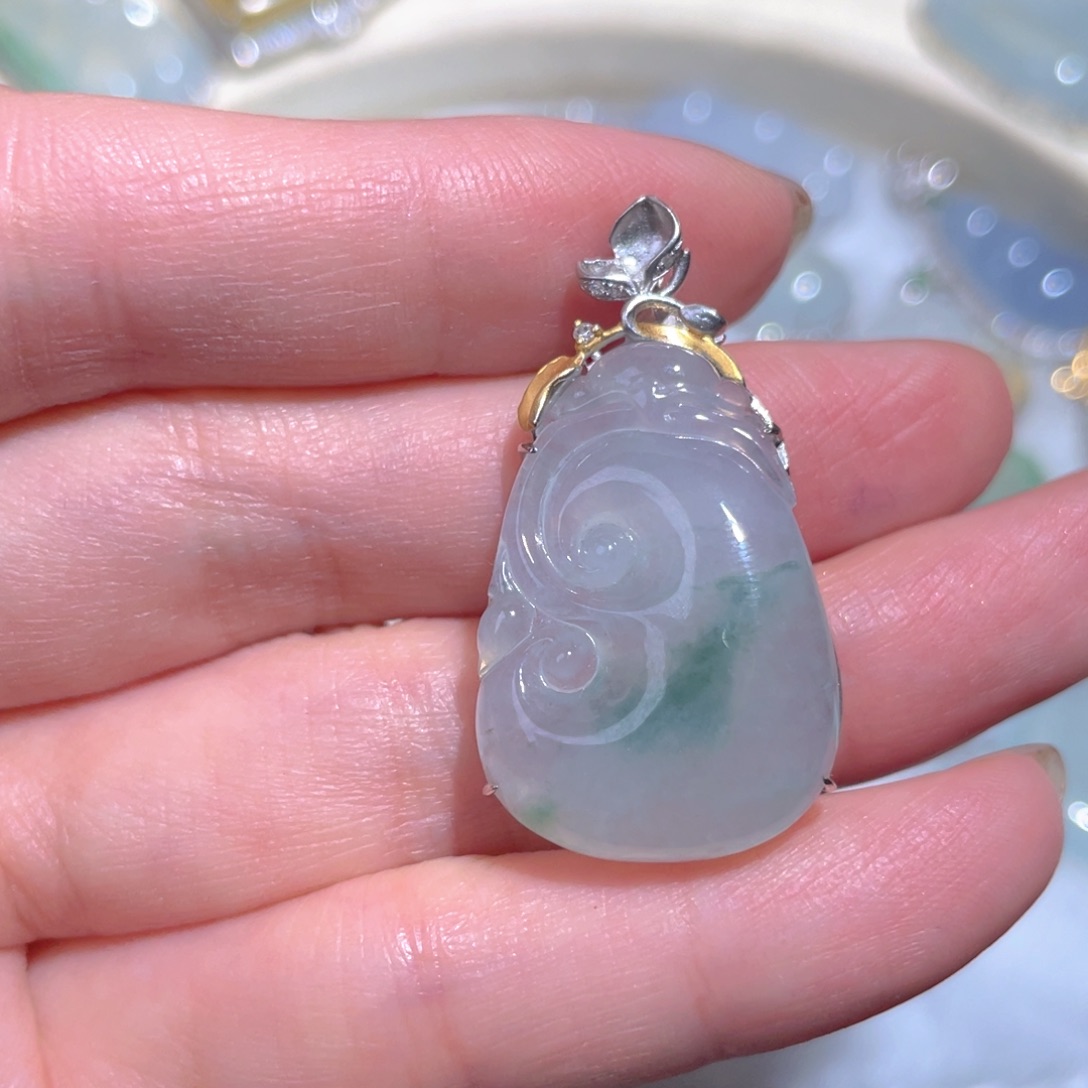 翡翠颈饰18K金镶嵌翡翠