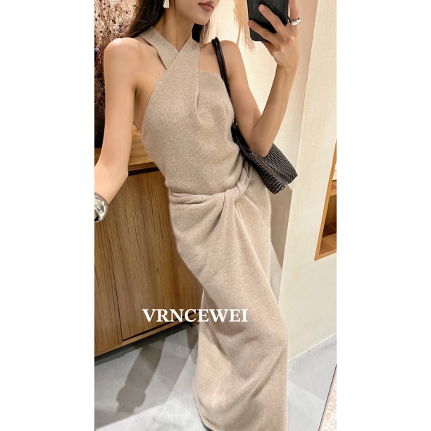 爱唯依（F）-优雅气质！交叉挂脖无袖针织背心（657R5180#）VRNCEWEI