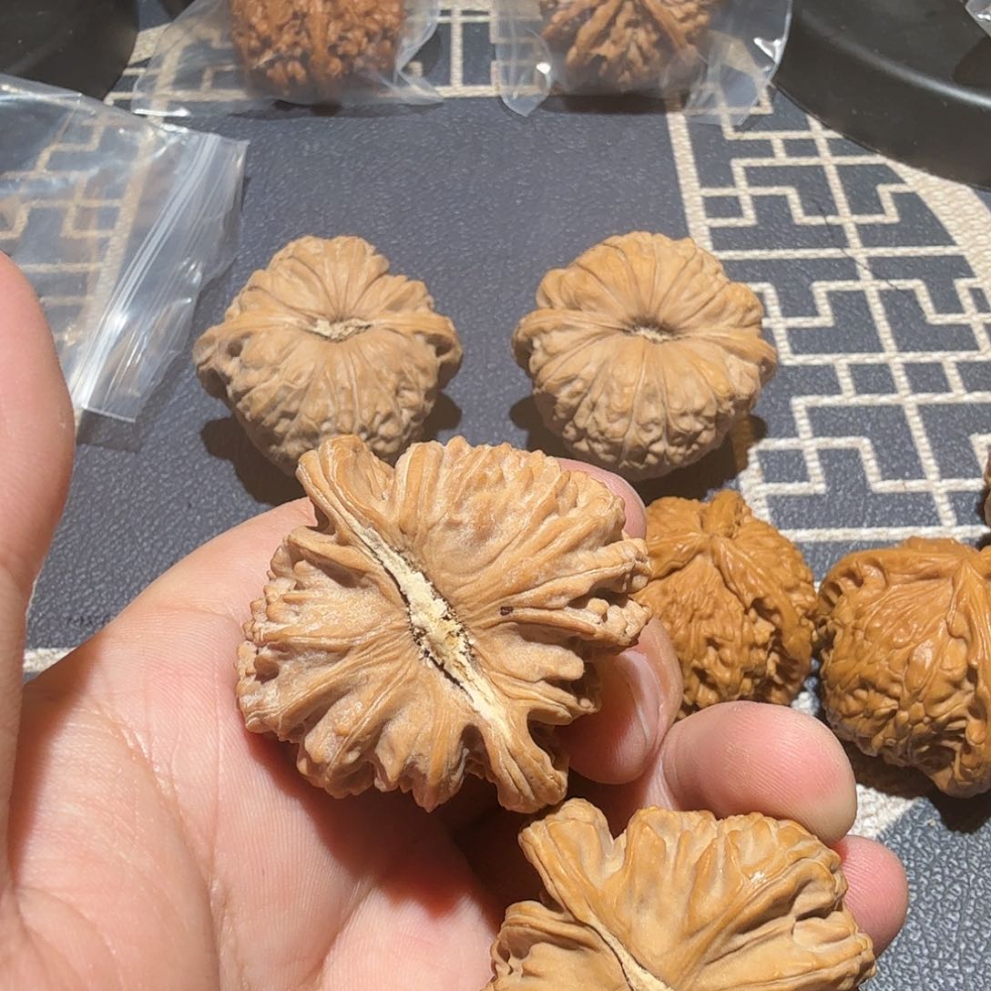 文玩核桃把件N***南三角白