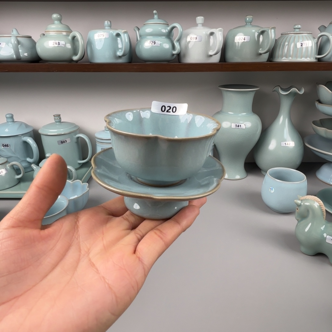摆件陶汝瓷梅花杯套盏圈足烧天青釉微瑕