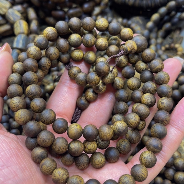 沉香手串招***?绿棋楠0.8