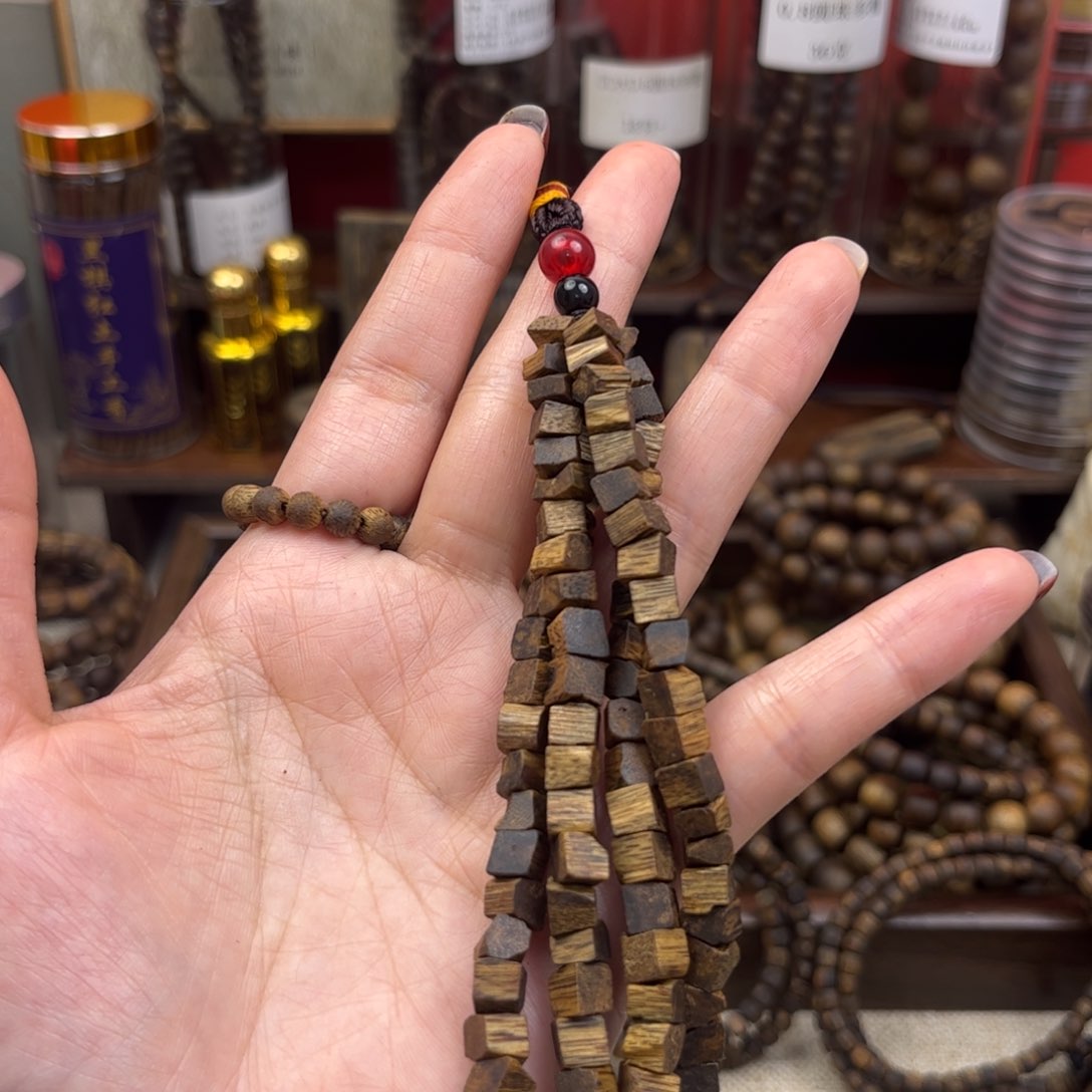 沉香碎屑奇楠车挂件