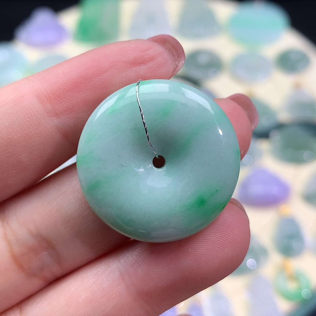 翡翠未镶嵌颈饰平安扣