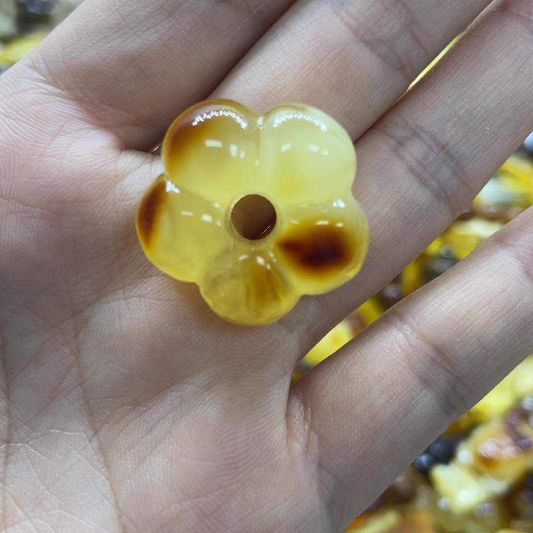 琥珀裸石未镶嵌4.3克空心花