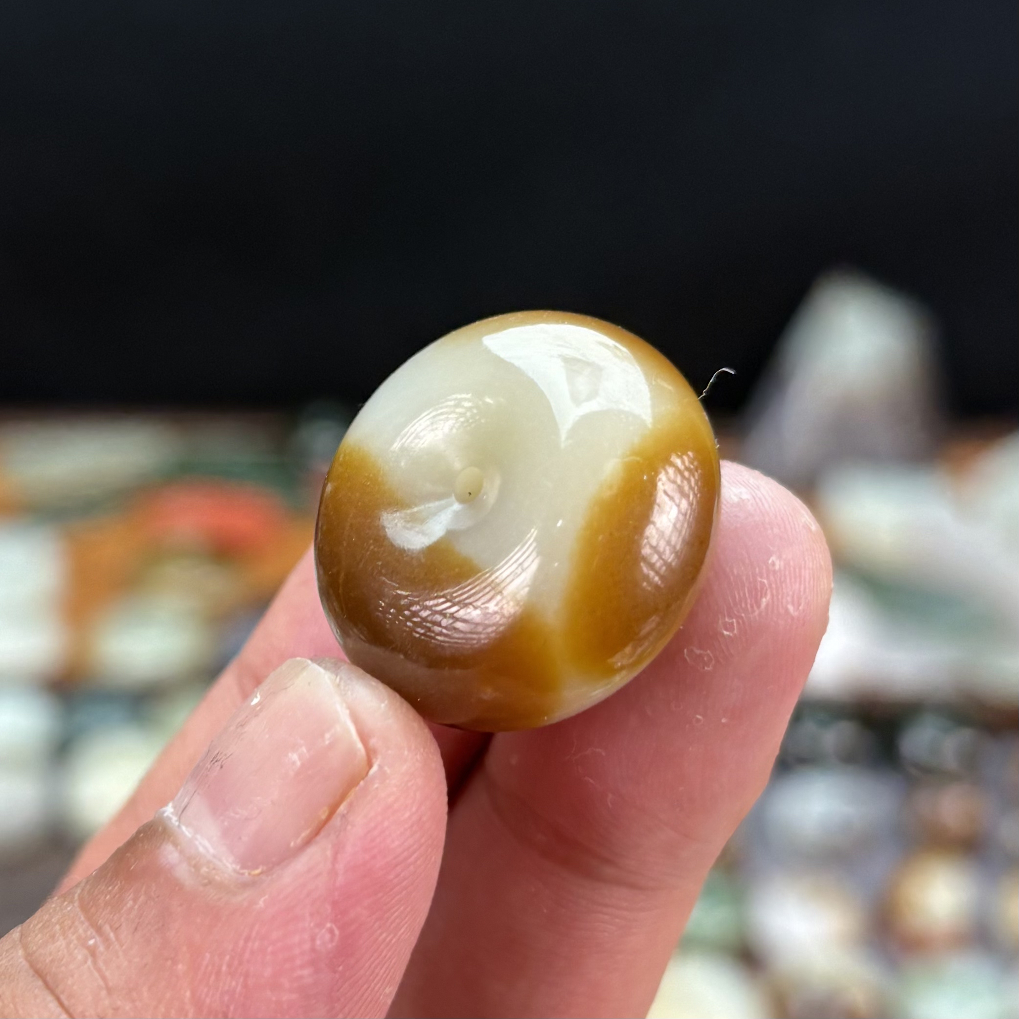 25新疆和田玉且末老红糖白平安扣吊坠