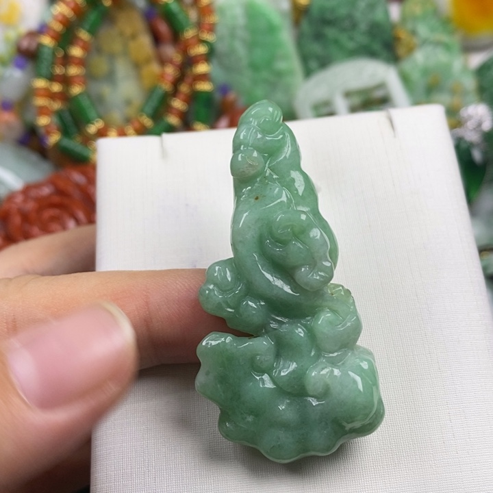 翡翠未镶嵌吊坠(赠链)