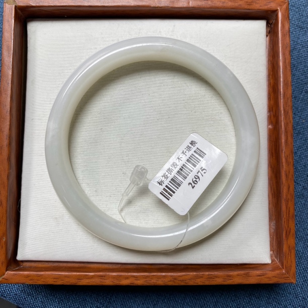 天然和田玉手镯 58