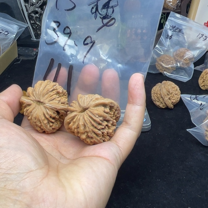 文玩核桃把件1*1四座楼