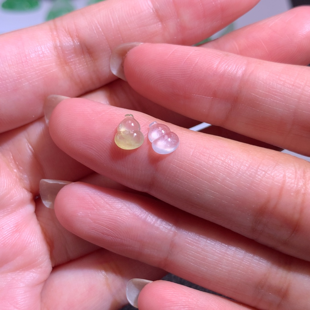 颈饰未镶嵌翡翠葫芦一对 6.5-5.4-2.1