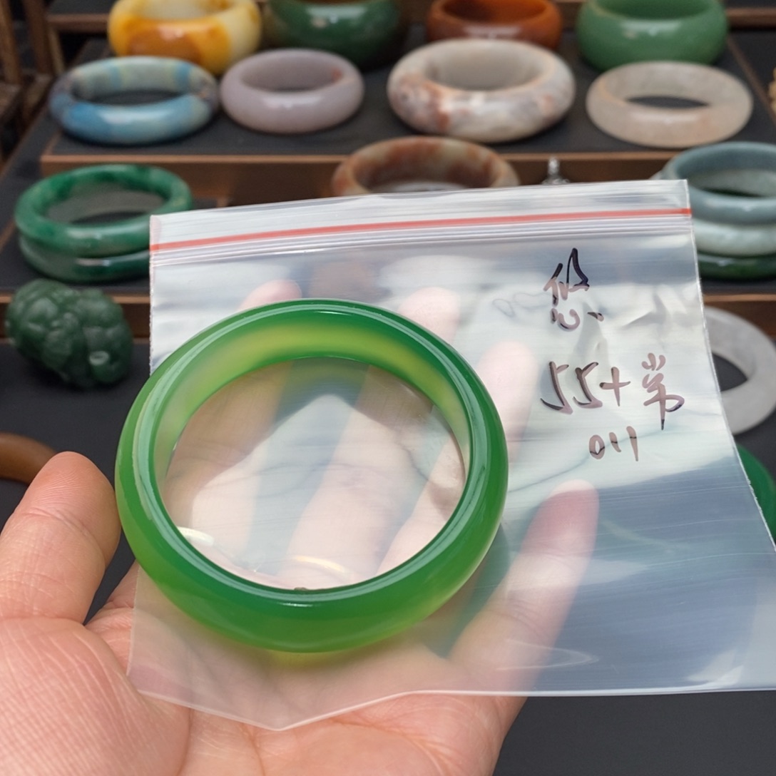 玛瑙/玉髓手镯未镶嵌悠*?