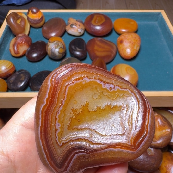 晓***月瓷片马达加斯加奇石手把件浮雕