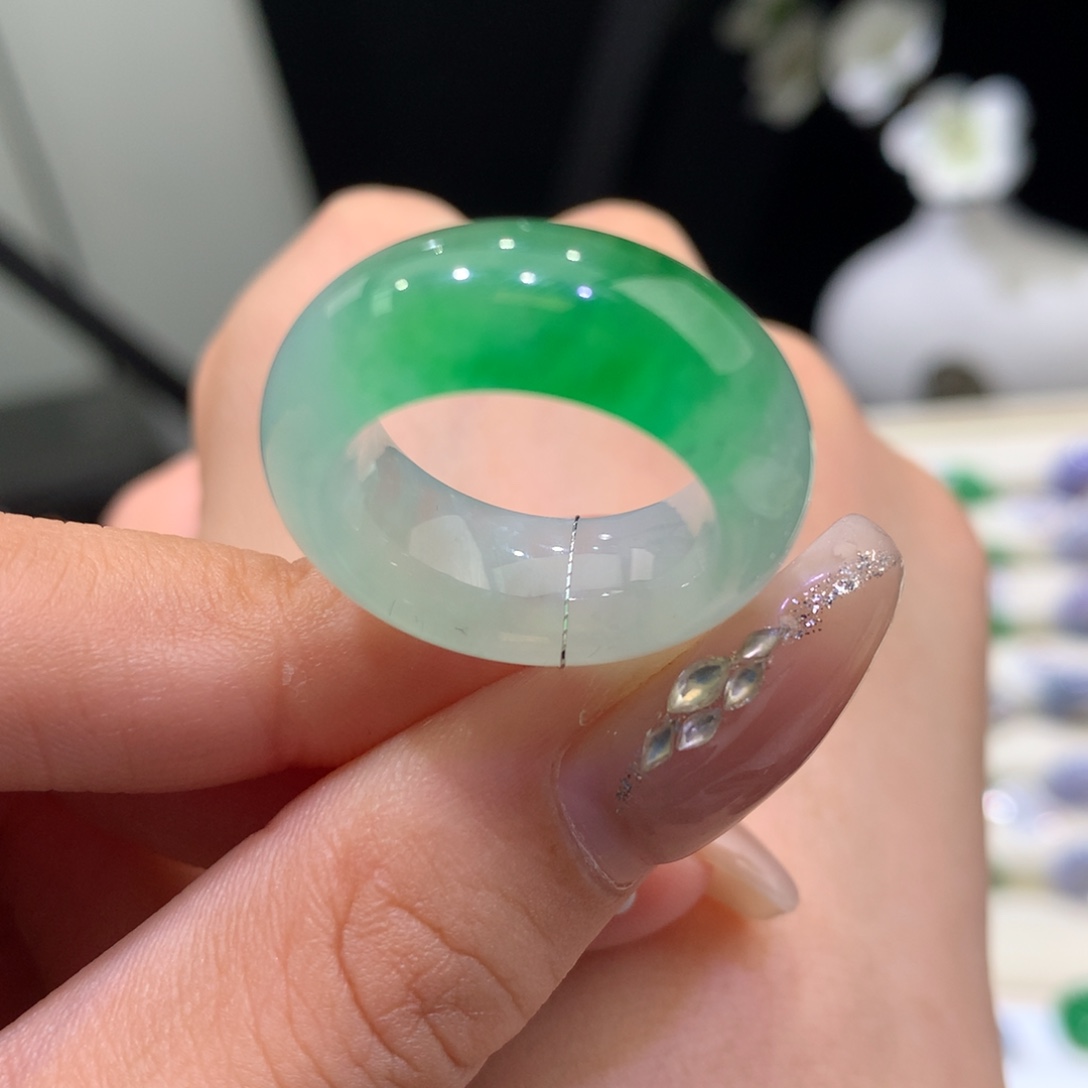 翡翠未镶嵌戒指翡翠