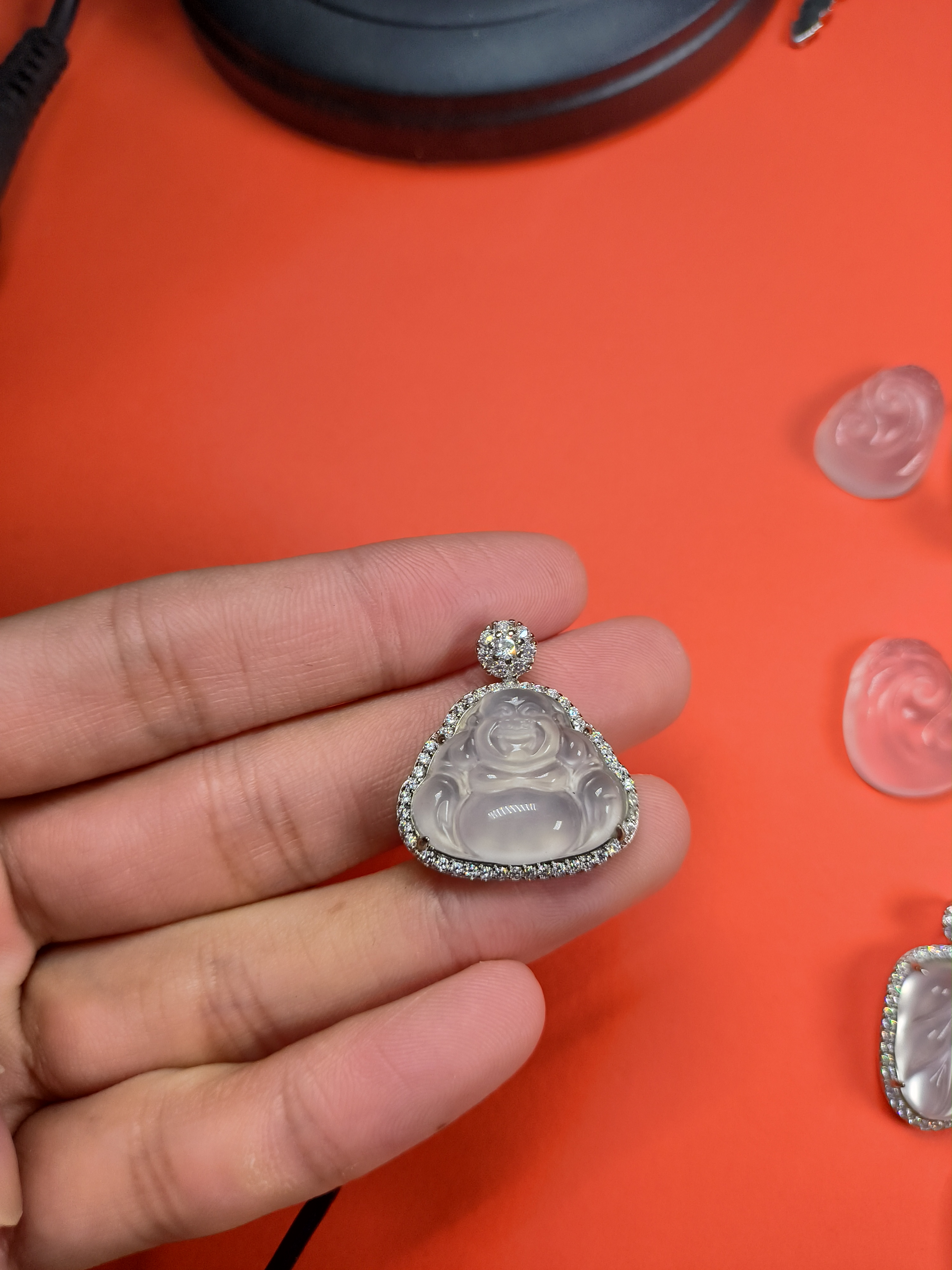 天然石英质玉佛公正装