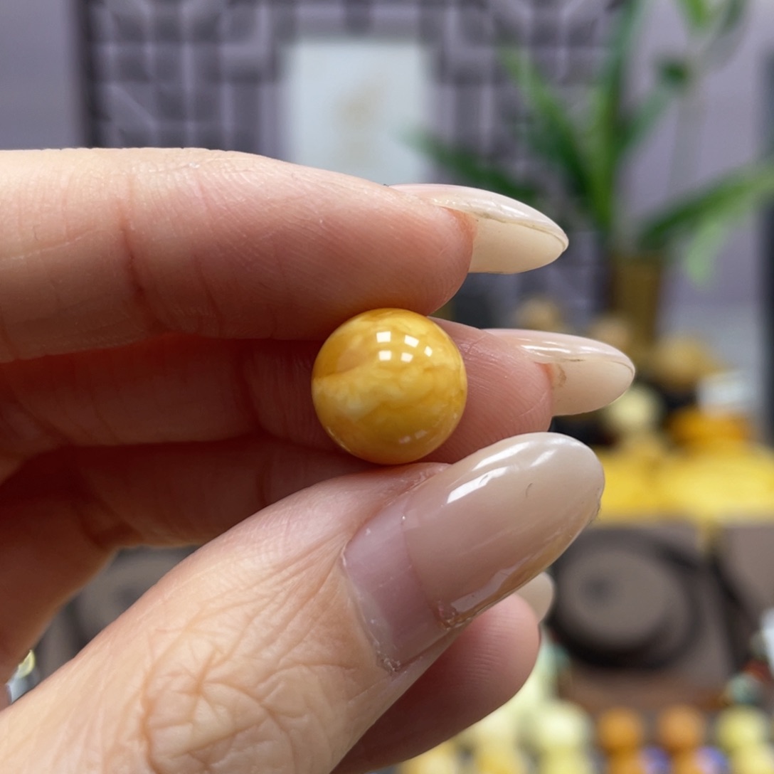 琥珀裸石未镶嵌10.3mm微瑕
