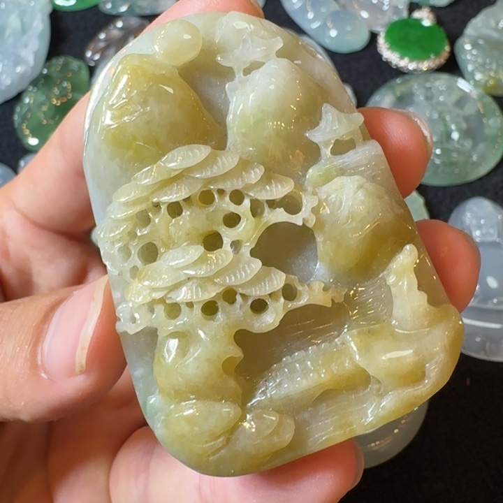 翡翠未镶嵌颈饰黄翡山水牌