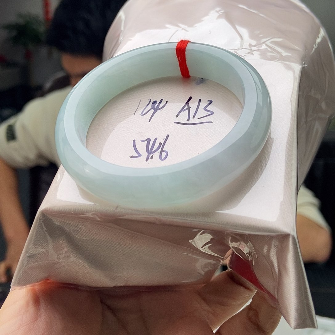 翡翠手镯未镶嵌拍一发一