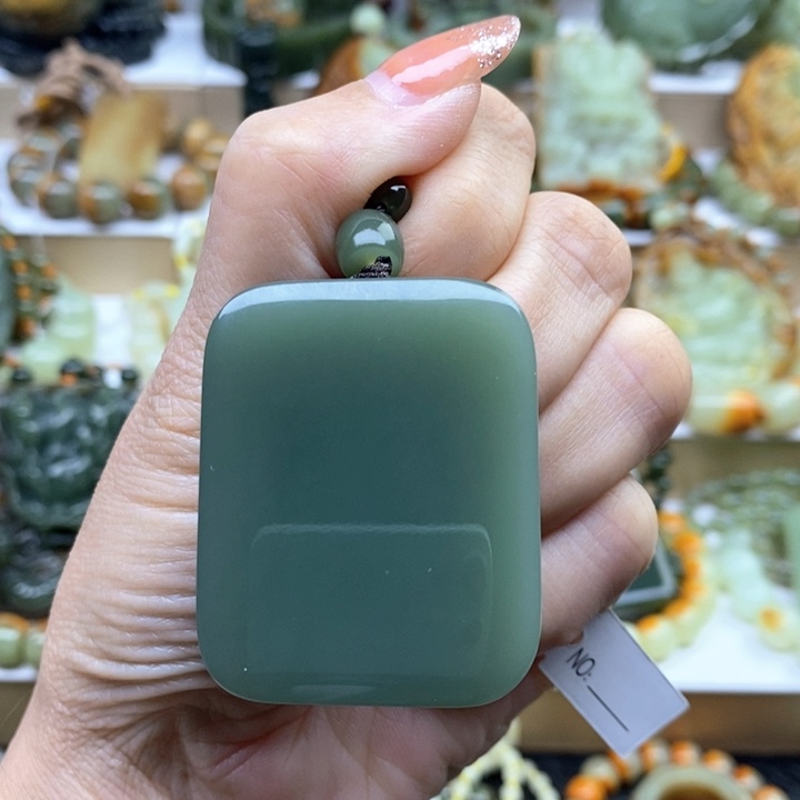 透闪石质玉未镶嵌颈饰W****h